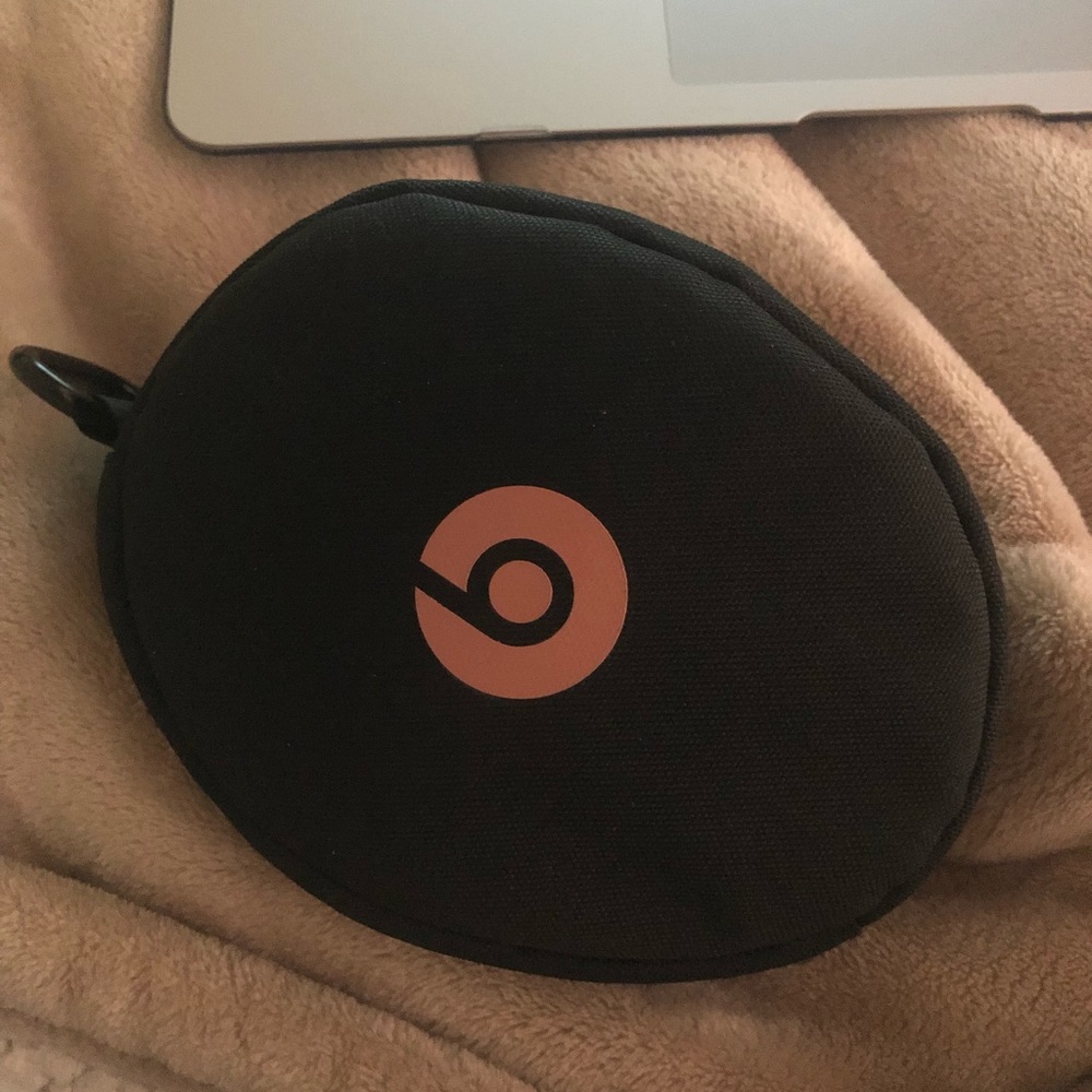 Rose beats by Dre